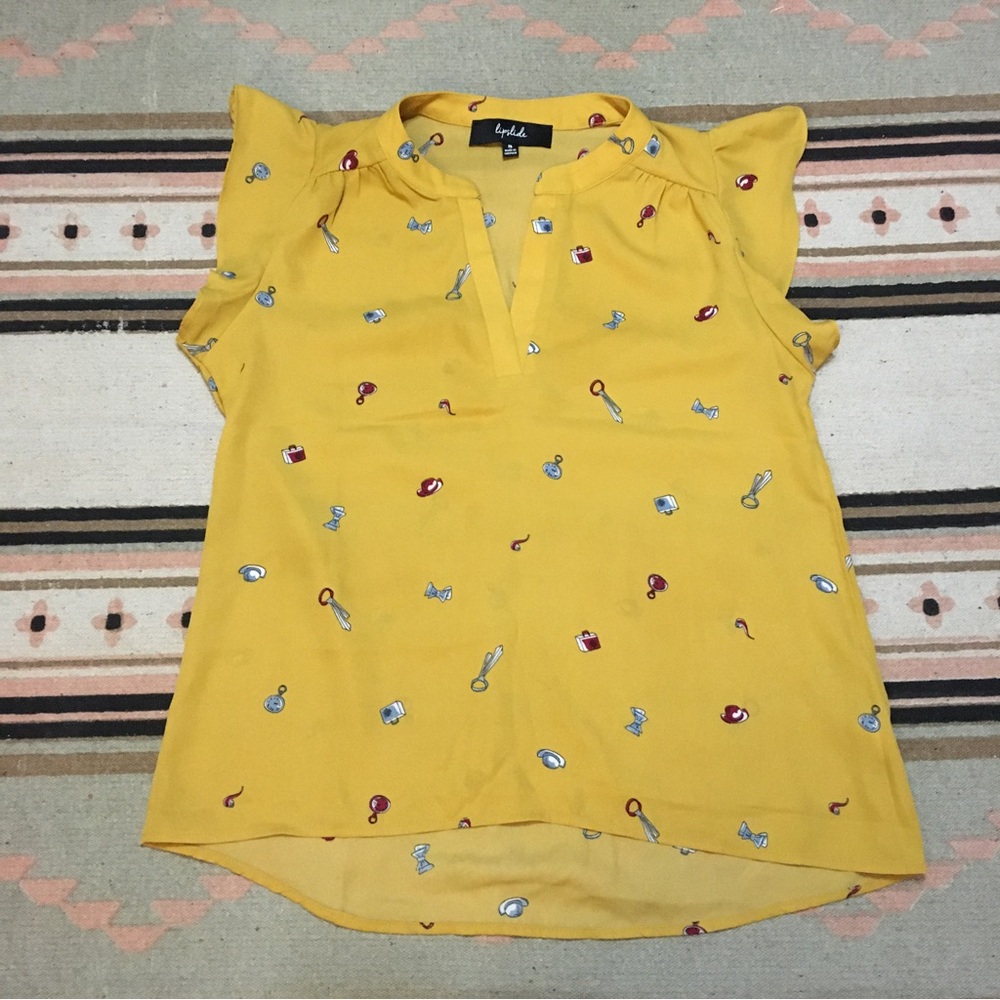 Lipslide small women’s yellow top blouse Hat pipe clock print